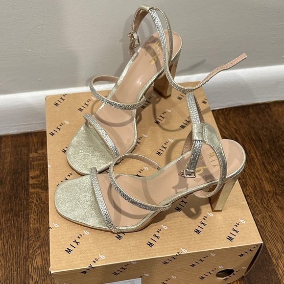 Mix No. 6 Glittering Gold Heels - Picture 1 of 4